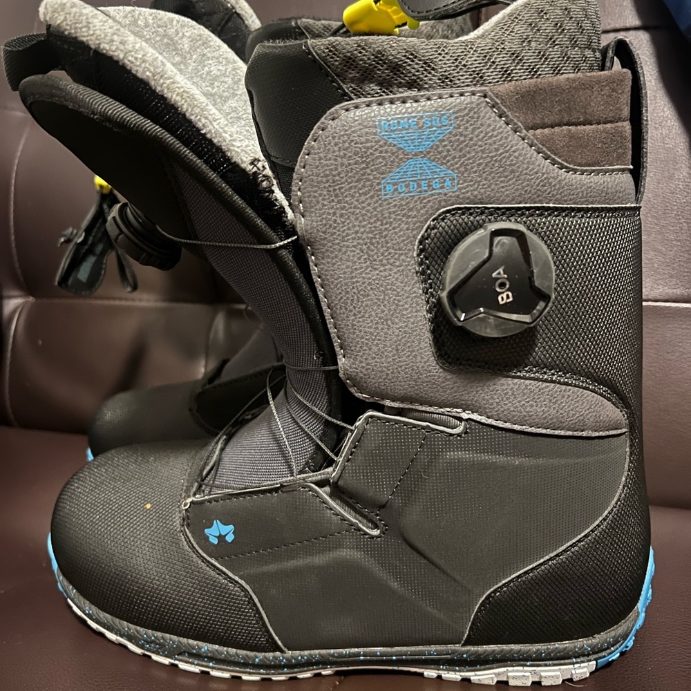 Rome W Bodega Noa 10.5 snowboarding boots never molded